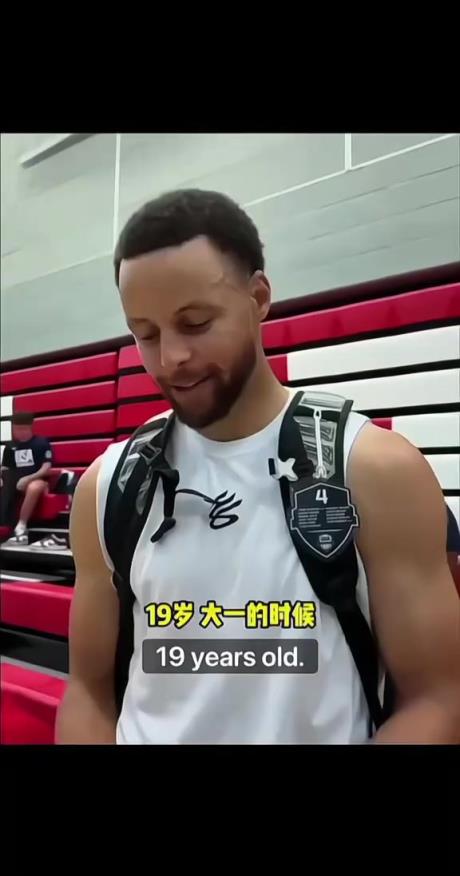 美國(guó)男籃問(wèn)答：第一次扣籃時(shí)幾歲？濃眉：詹姆斯兩歲扣籃！