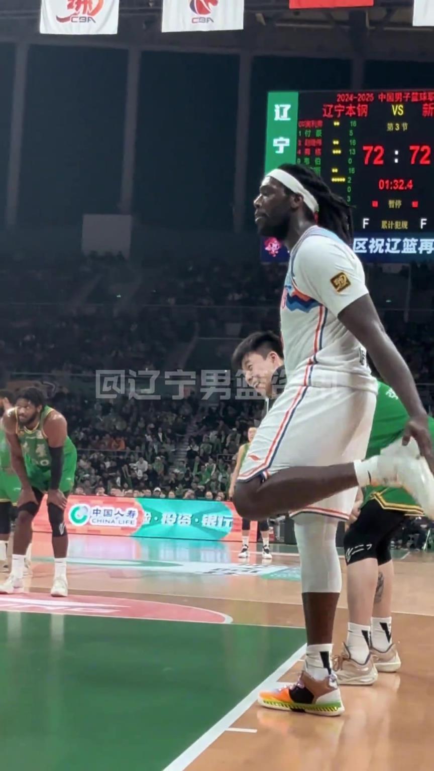 哈雷爾狂噴奧利弗：我會在澳洲干你小子！裁判吹T送他離場