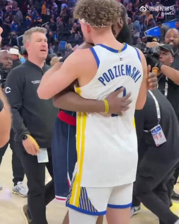 能打破附加賽不勝魔咒嗎？庫里賽后和哈登&小卡紛紛擁抱