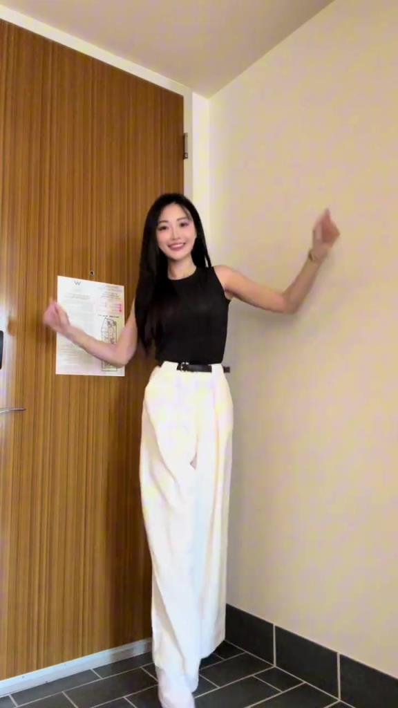 孟超曬自拍：常規(guī)賽正式收官啦，咱們季后賽見啦！