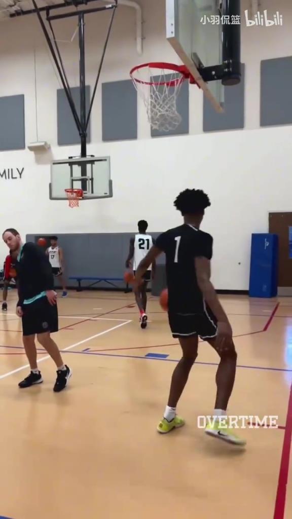 地表最強身體素質(zhì)？阿門扣籃簡直就像直升機起飛一樣！