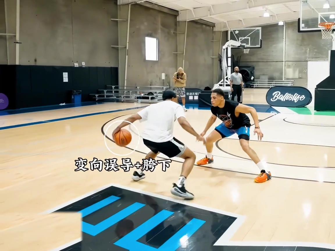 “實戰(zhàn)中的節(jié)奏過人動作鑒賞，連續(xù)胯下變向舞蹈銜接頓拜突破”