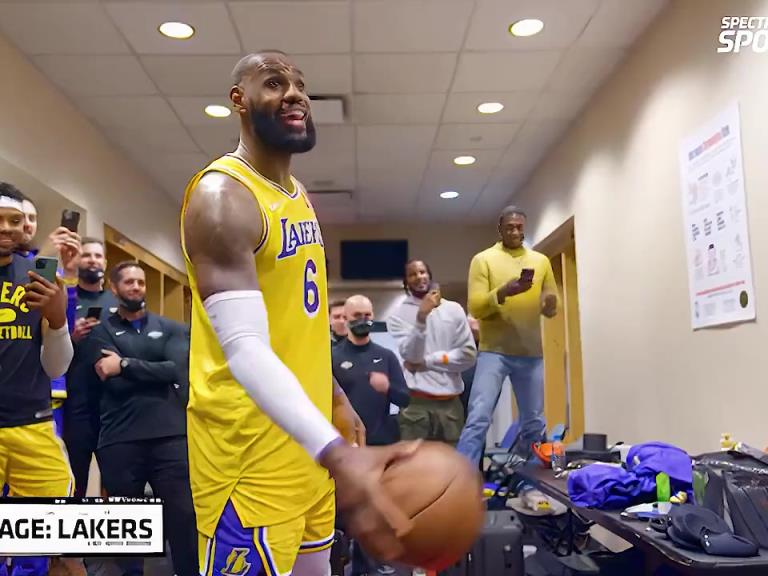 里弗斯絕殺之后湖人隊的更衣室氛圍，簡直不要太和諧??！