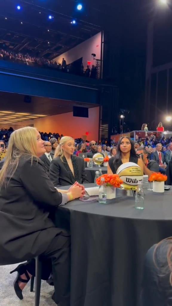 今天這穿搭，差點沒認出來！佩奇-布克斯當選WNBA狀元后十分淡定