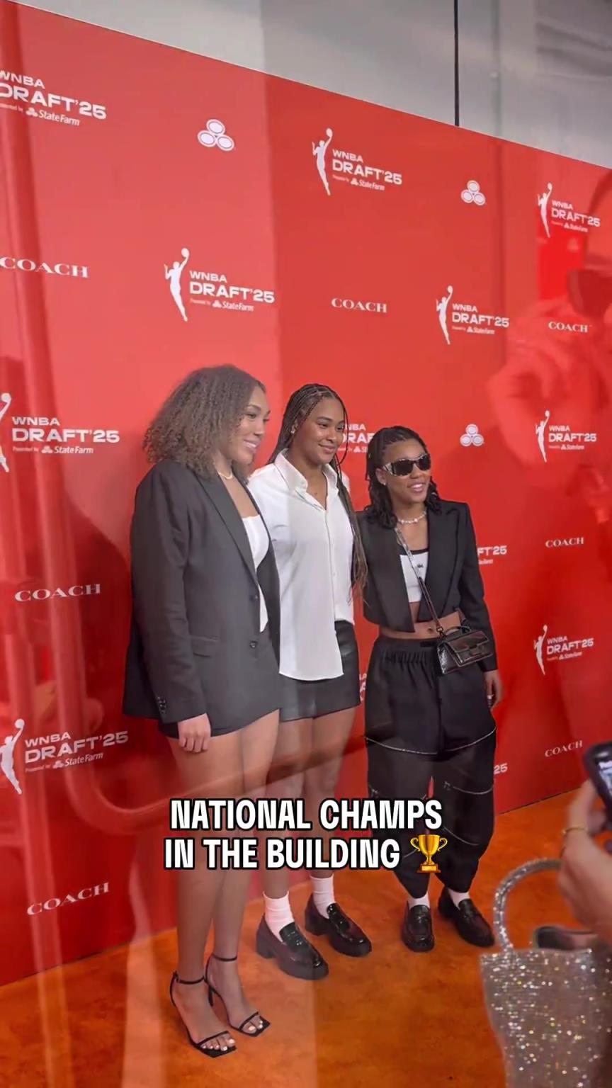 吧友們有喜歡的嗎？WNBA選秀大會上，到處都有靚麗的風景線