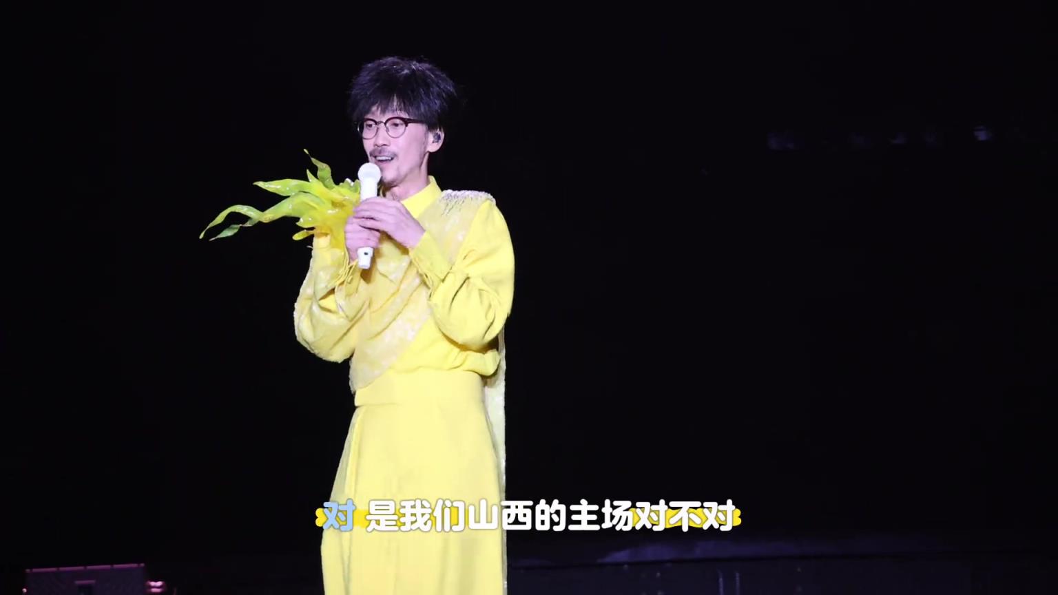 山西鬧他！周傳雄太原演唱會(huì)現(xiàn)場(chǎng)帶領(lǐng)歌迷為山西男籃加油助威