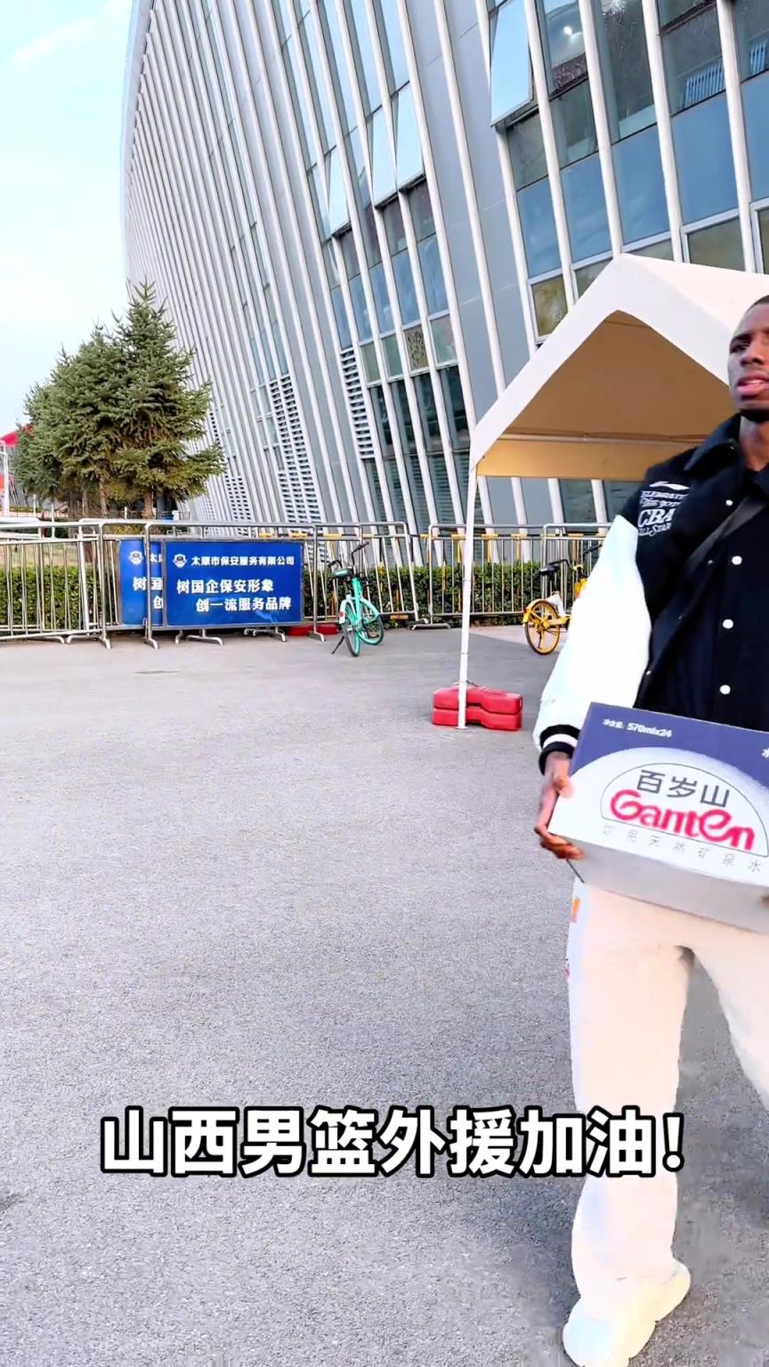 不是！你們山西外援合同還包括搬水的？